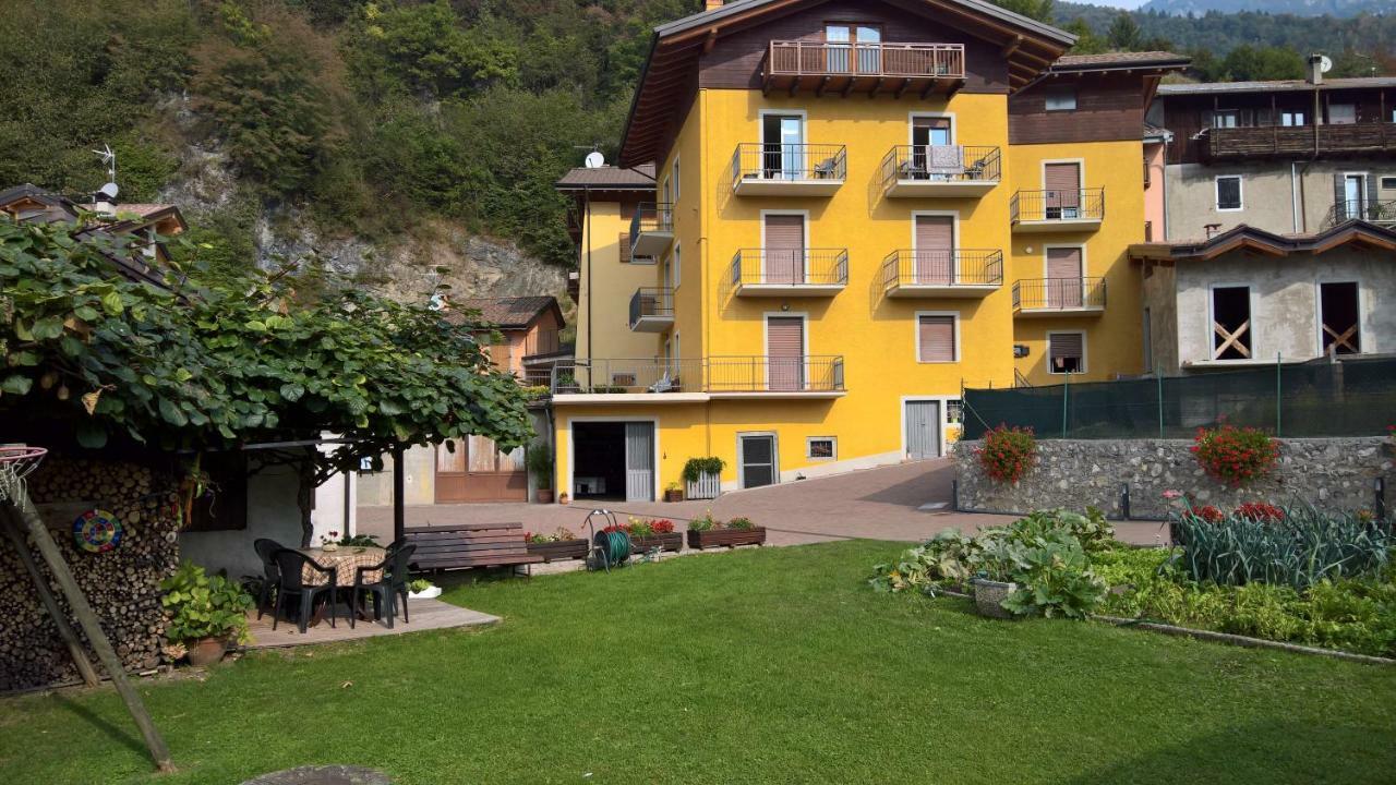 Casa Luca E Cristina Villa Mezzolago Exteriör bild